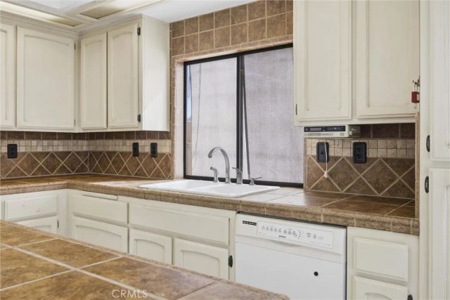 11513 Jenlee, Bakersfield, CA 93312