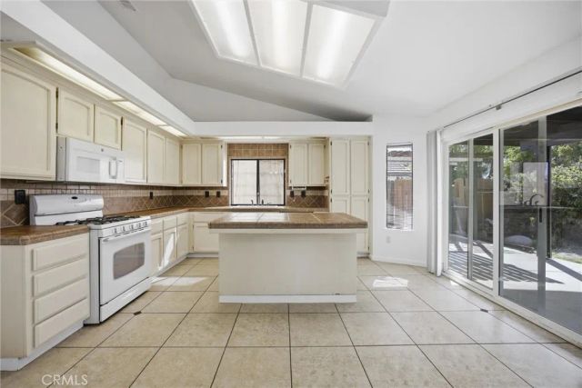 11513 Jenlee, Bakersfield, CA 93312