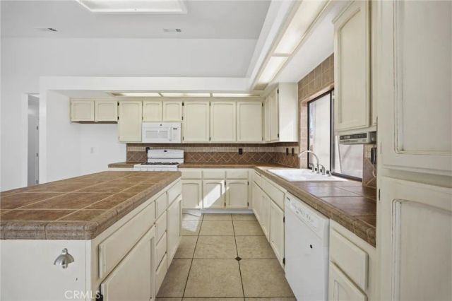 11513 Jenlee, Bakersfield, CA 93312