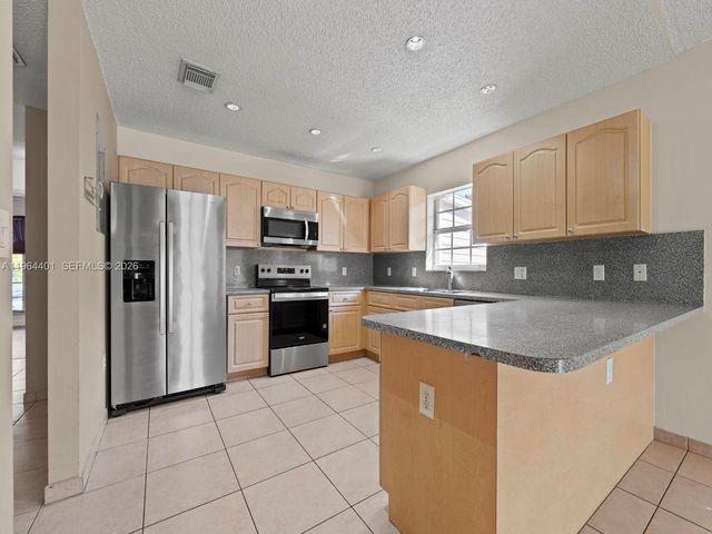 4962 SW 143rd Ave, Miami, FL 33175