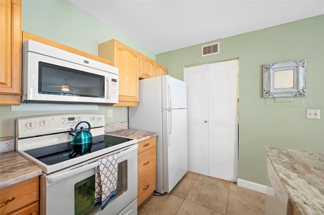 3301 CRYSTAL COURT E D, Palm Harbor, FL 34685