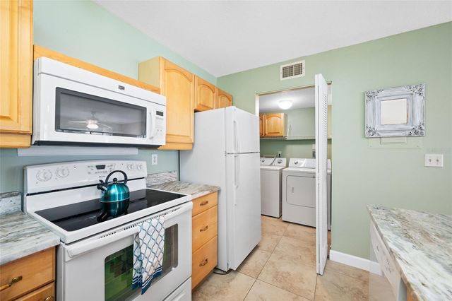 3301 CRYSTAL COURT E D, Palm Harbor, FL 34685