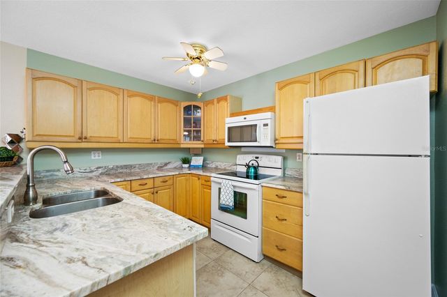 3301 CRYSTAL COURT E D, Palm Harbor, FL 34685