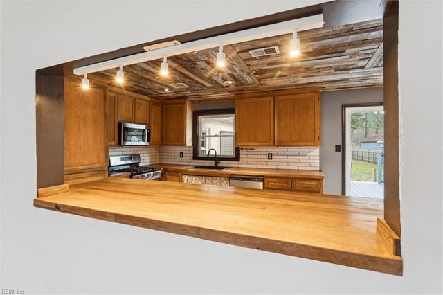 1241 N River DR, Chesapeake, VA 23323