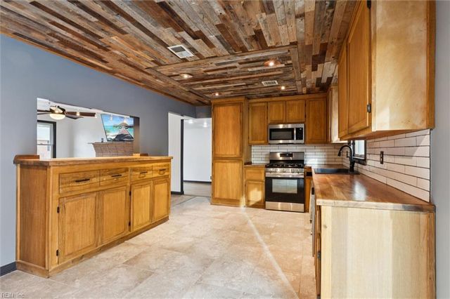 1241 N River DR, Chesapeake, VA 23323