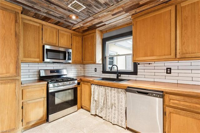 1241 N River DR, Chesapeake, VA 23323