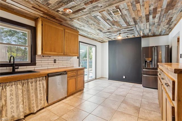 1241 N River DR, Chesapeake, VA 23323