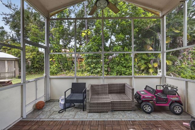 120 Paddock Lane, Greenacres, FL 33413