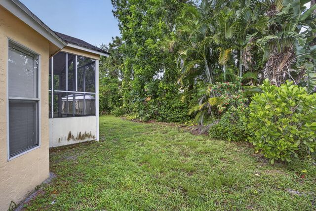 120 Paddock Lane, Greenacres, FL 33413