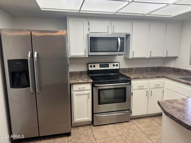 6733 N 44TH Avenue, Glendale, AZ 85301