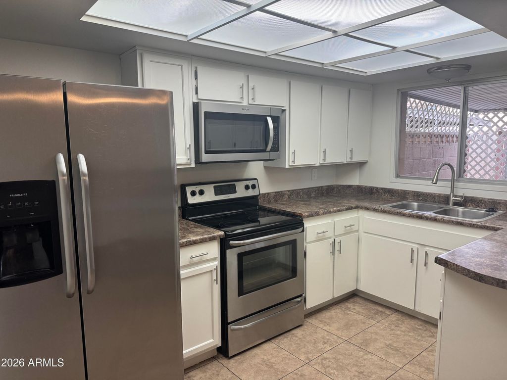 6733 N 44TH Avenue, Glendale, AZ 85301