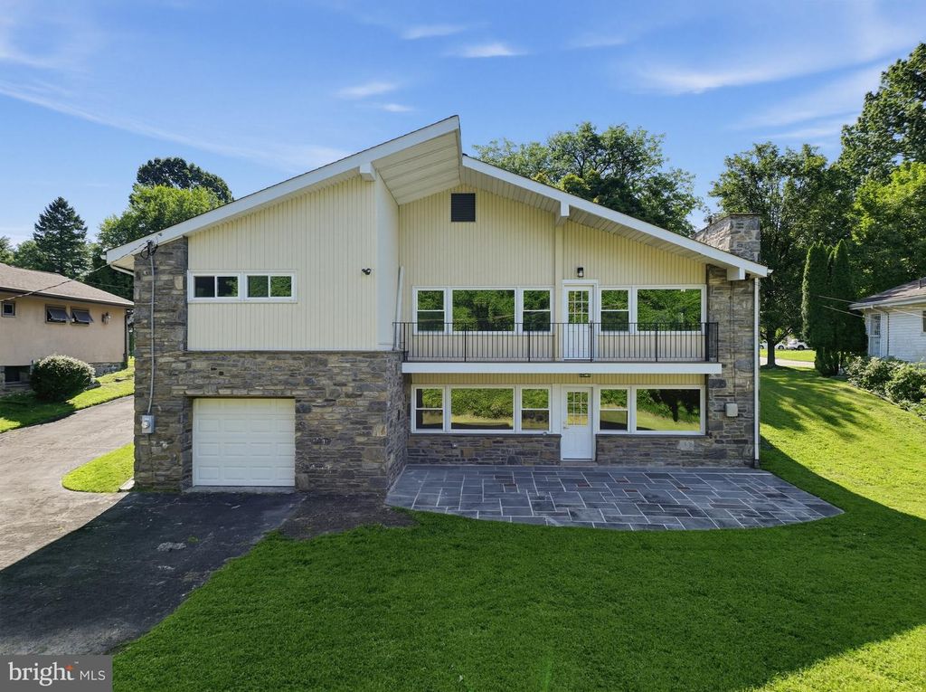 7724 GREEN VALLEY RD, WYNCOTE, PA 19095 — exterior