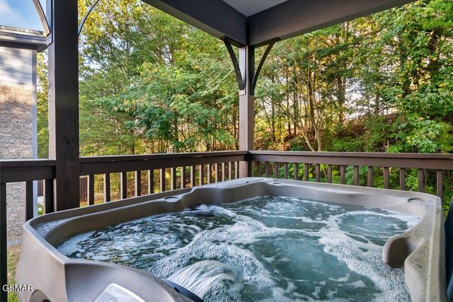 576 Dollywood Lane, Pigeon Forge, TN 37863