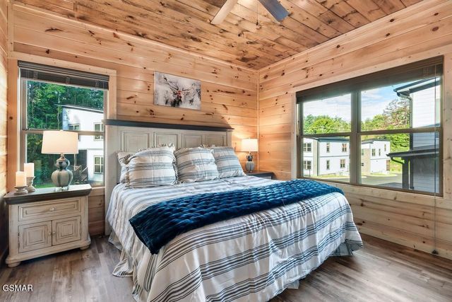 576 Dollywood Lane, Pigeon Forge, TN 37863