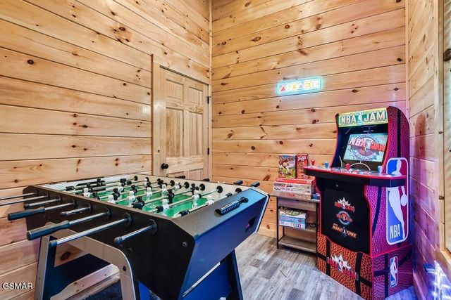 576 Dollywood Lane, Pigeon Forge, TN 37863