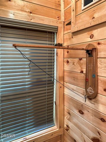 576 Dollywood Lane, Pigeon Forge, TN 37863