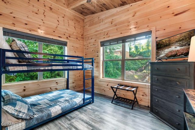 576 Dollywood Lane, Pigeon Forge, TN 37863