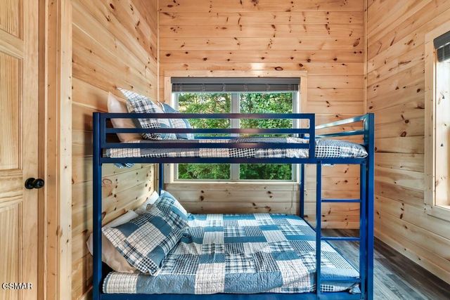 576 Dollywood Lane, Pigeon Forge, TN 37863