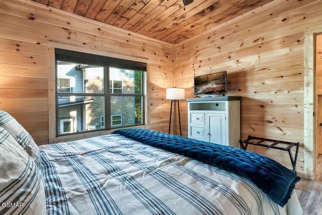 576 Dollywood Lane, Pigeon Forge, TN 37863