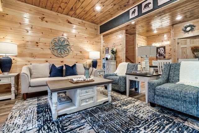 576 Dollywood Lane, Pigeon Forge, TN 37863