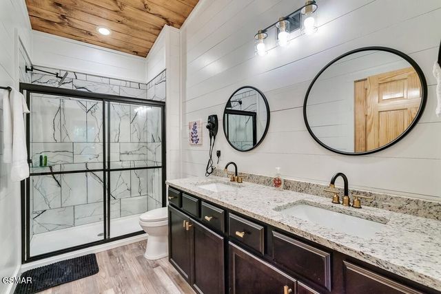 576 Dollywood Lane, Pigeon Forge, TN 37863