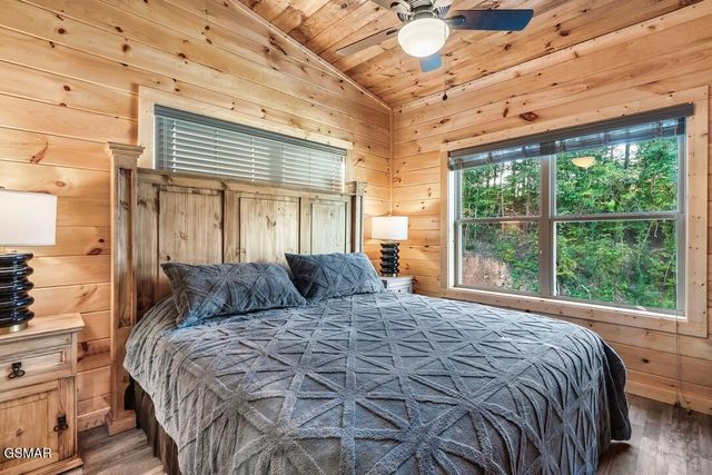 576 Dollywood Lane, Pigeon Forge, TN 37863