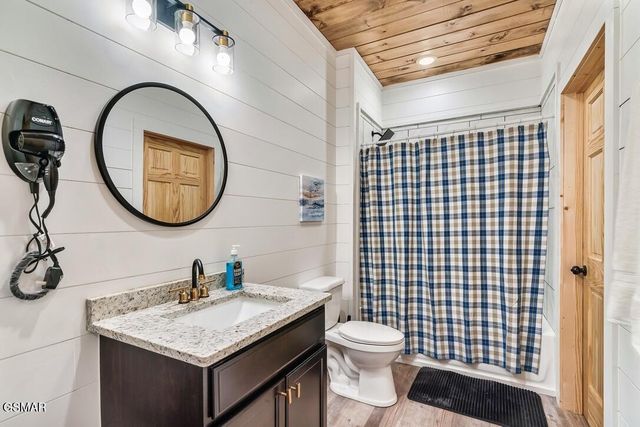 576 Dollywood Lane, Pigeon Forge, TN 37863