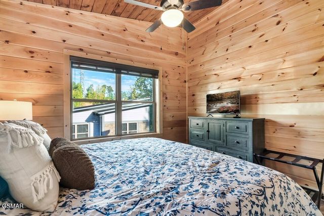 576 Dollywood Lane, Pigeon Forge, TN 37863