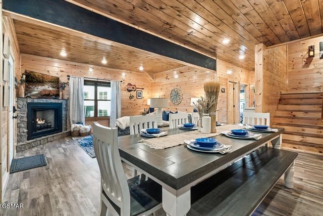 576 Dollywood Lane, Pigeon Forge, TN 37863