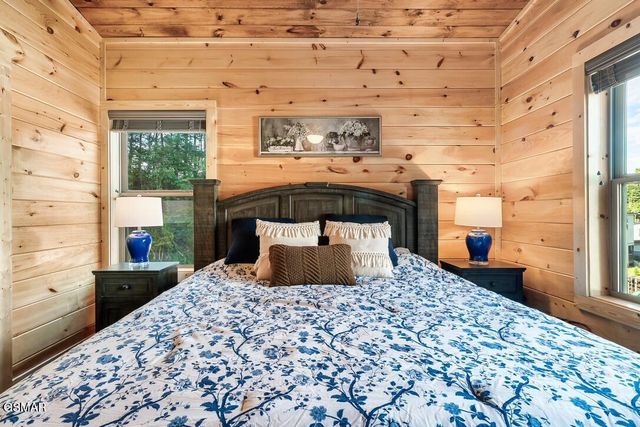 576 Dollywood Lane, Pigeon Forge, TN 37863