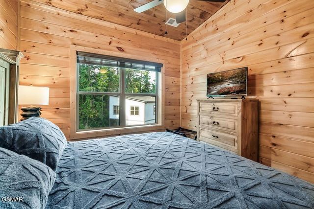 576 Dollywood Lane, Pigeon Forge, TN 37863