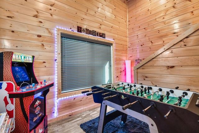 576 Dollywood Lane, Pigeon Forge, TN 37863