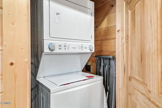 576 Dollywood Lane, Pigeon Forge, TN 37863