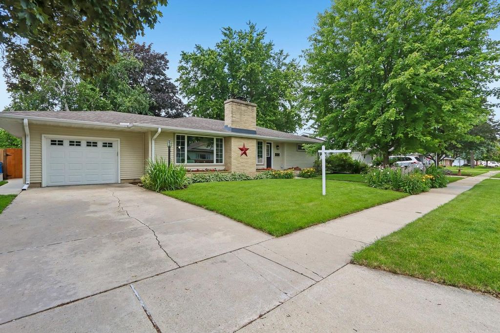 204 6th Street, Waunakee, WI 53597