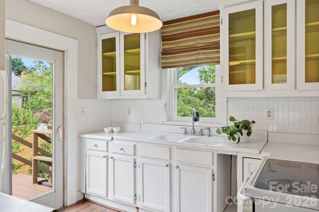 21 Clemmons Street, Asheville, NC 28801