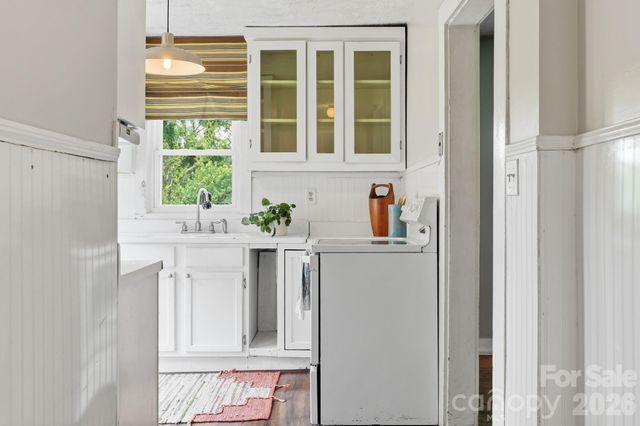 21 Clemmons Street, Asheville, NC 28801