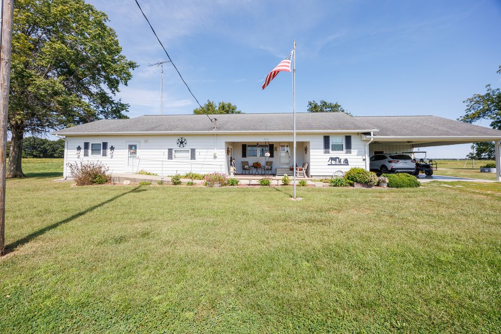Image 1 of property listing at 2217 Mercer Farm Road, Centralia, IL 62801