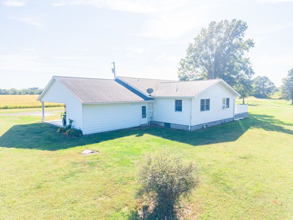 Image 2 of property listing at 2217 Mercer Farm Road, Centralia, IL 62801