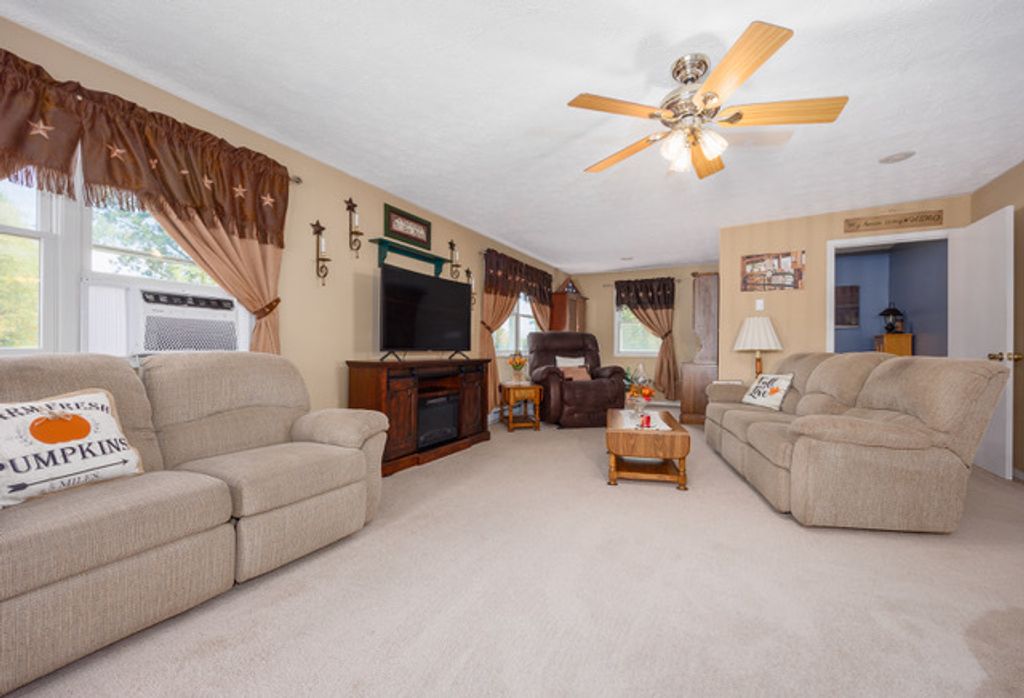 Image 12 of property listing at 2217 Mercer Farm Road, Centralia, IL 62801