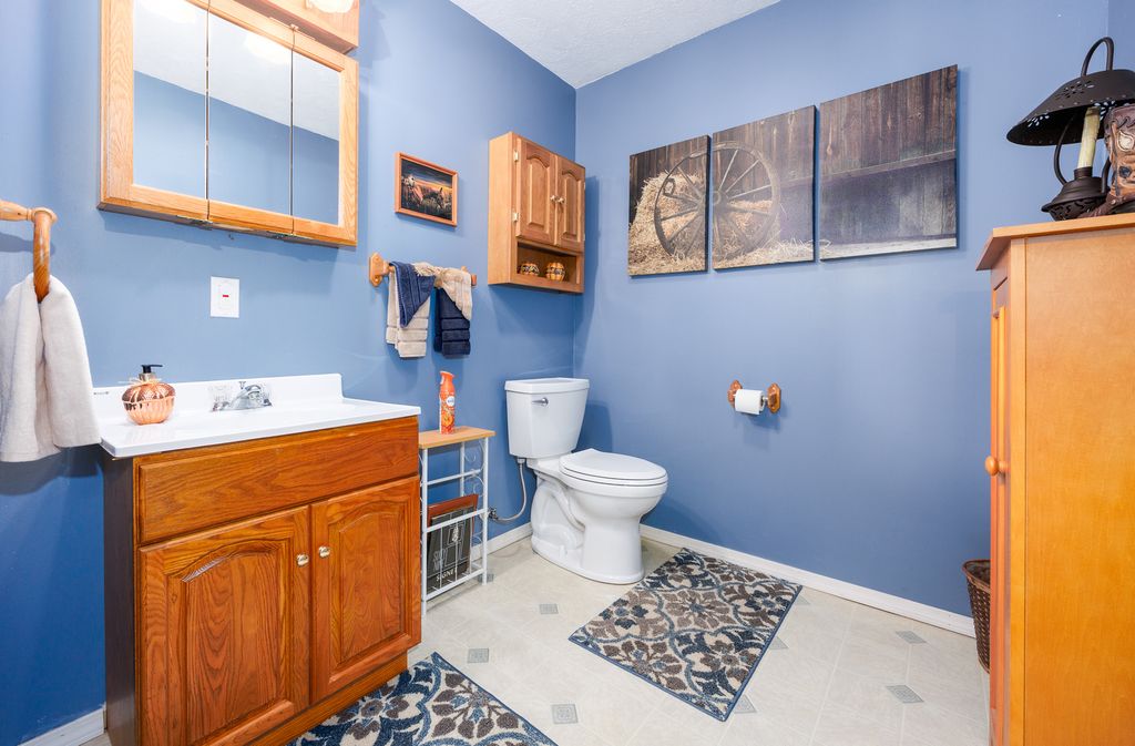 Image 13 of property listing at 2217 Mercer Farm Road, Centralia, IL 62801