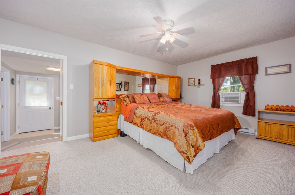 Image 14 of property listing at 2217 Mercer Farm Road, Centralia, IL 62801