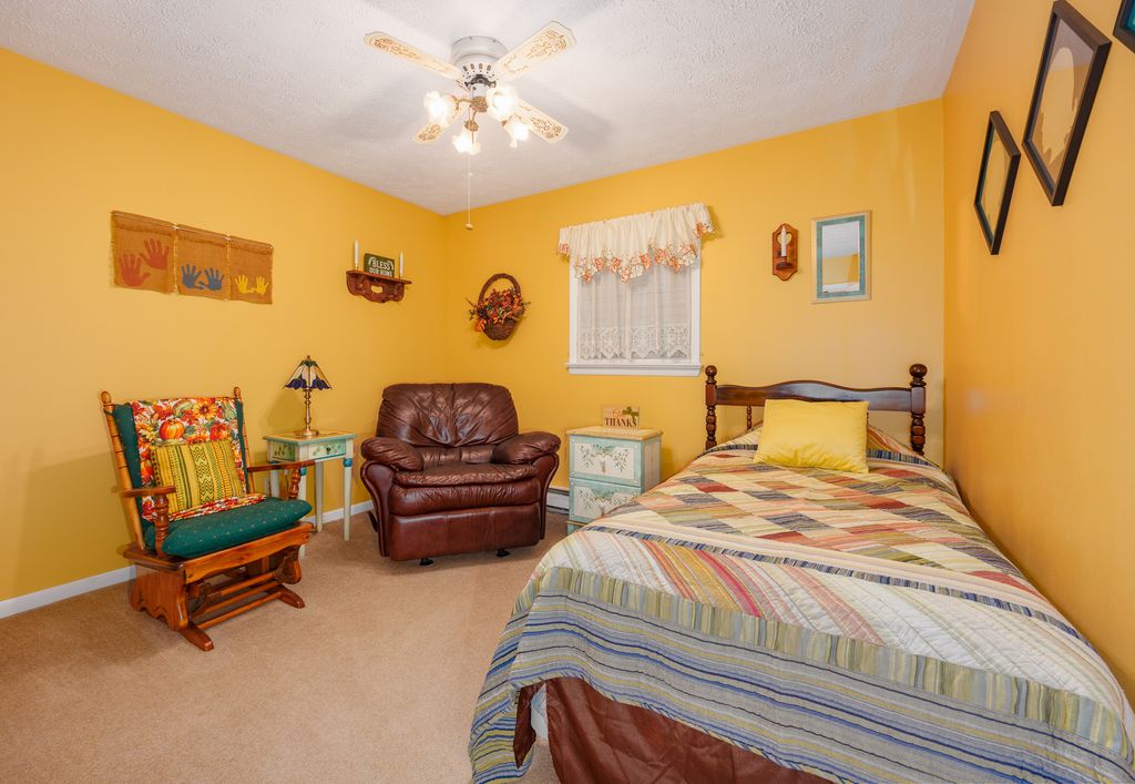 Image 16 of property listing at 2217 Mercer Farm Road, Centralia, IL 62801
