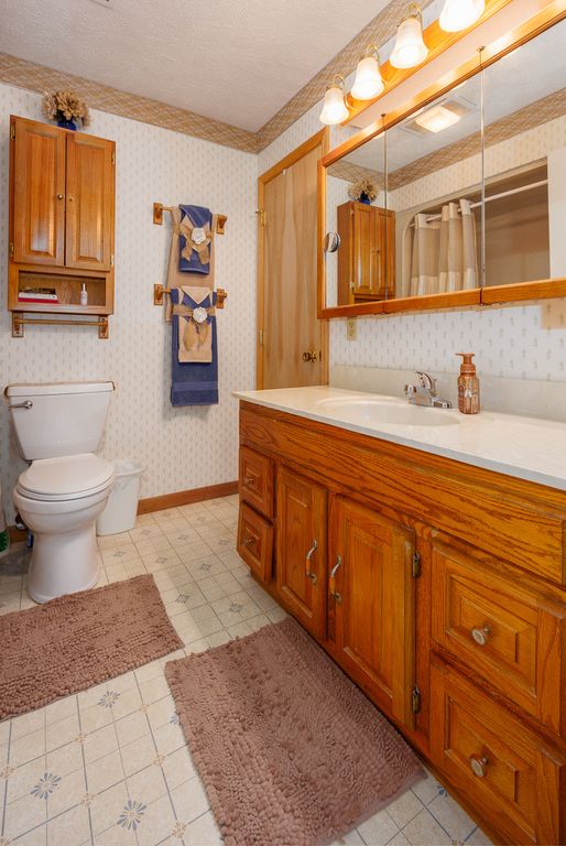 Image 17 of property listing at 2217 Mercer Farm Road, Centralia, IL 62801