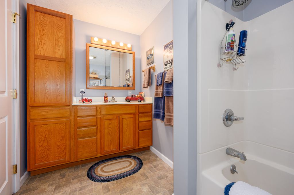 Image 19 of property listing at 2217 Mercer Farm Road, Centralia, IL 62801