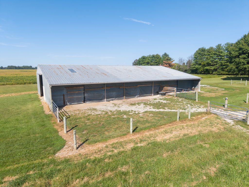 Image 25 of property listing at 2217 Mercer Farm Road, Centralia, IL 62801