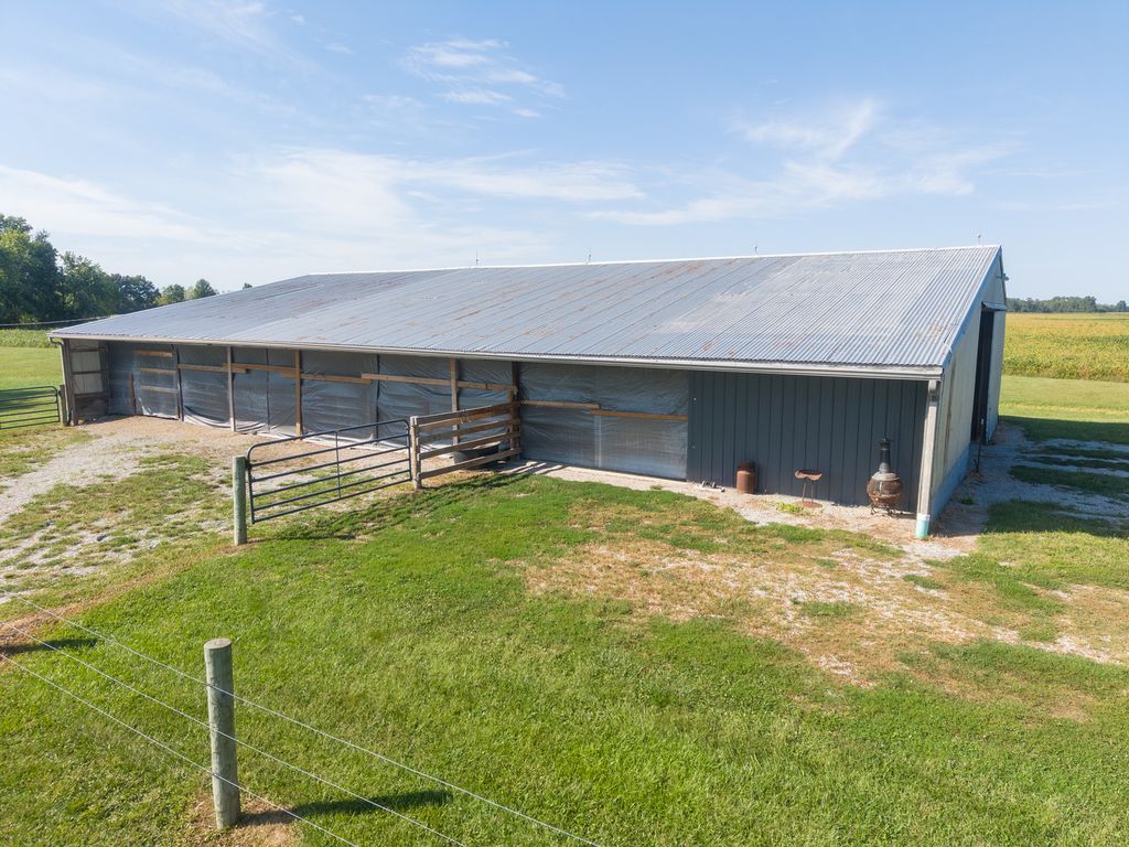 Image 26 of property listing at 2217 Mercer Farm Road, Centralia, IL 62801