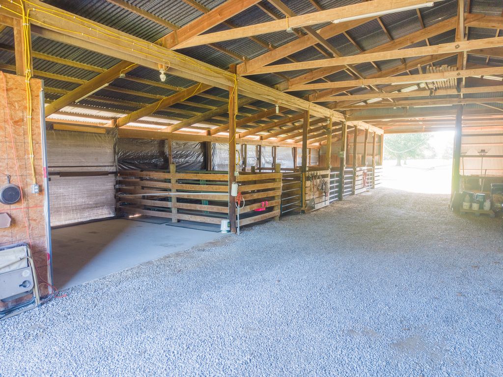 Image 28 of property listing at 2217 Mercer Farm Road, Centralia, IL 62801