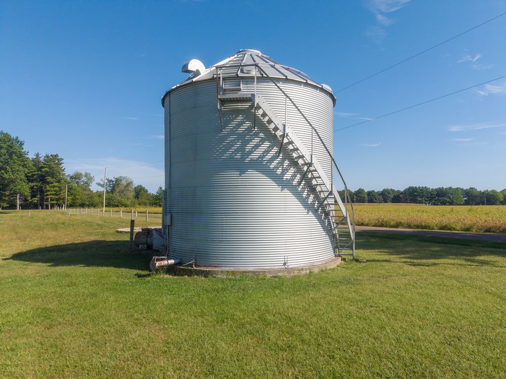 Image 29 of property listing at 2217 Mercer Farm Road, Centralia, IL 62801