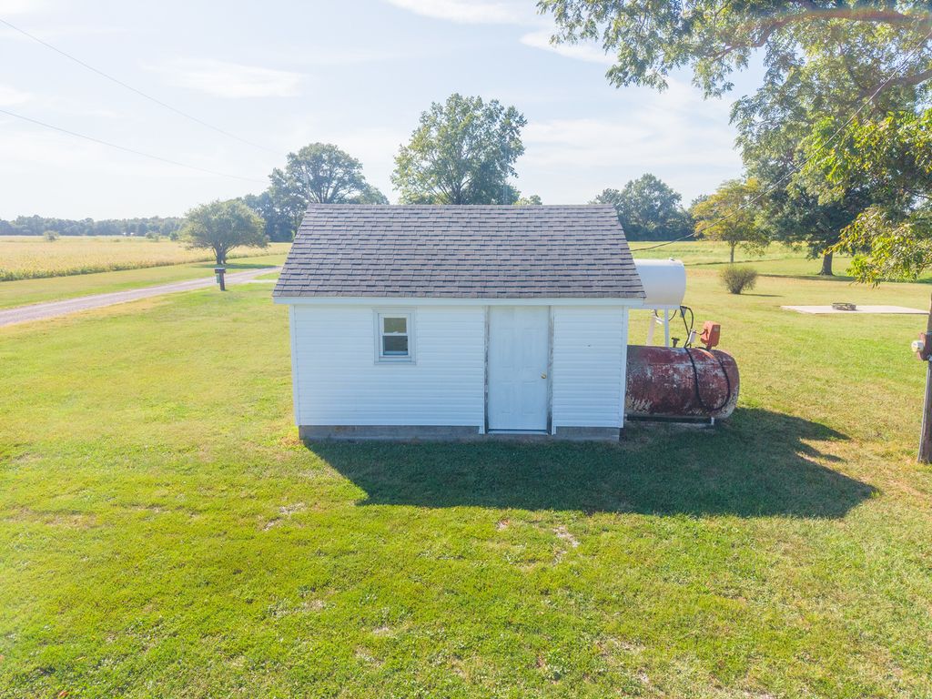 Image 31 of property listing at 2217 Mercer Farm Road, Centralia, IL 62801