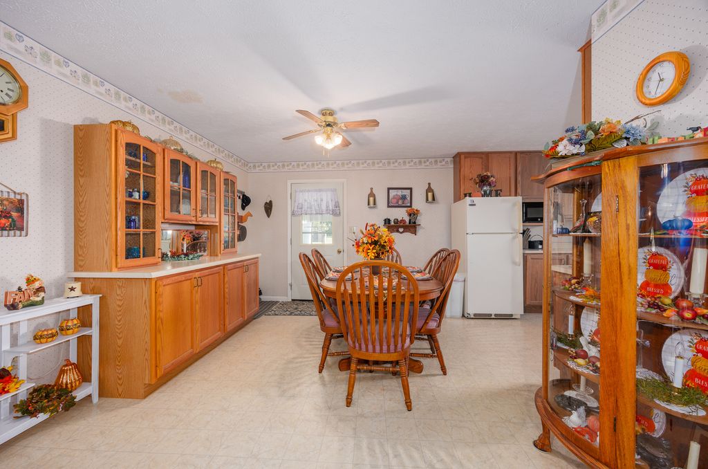 Image 6 of property listing at 2217 Mercer Farm Road, Centralia, IL 62801